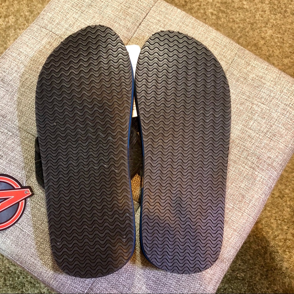 Avengers Flip Flops Size M - Picture 2 of 2